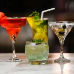 Cocktails colorés et fruités pour ateliers mixologie, bar privatif et événements en Bretagne.