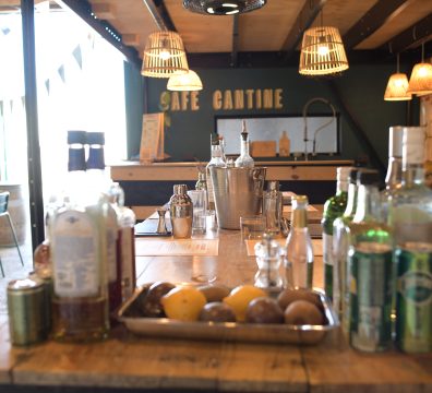 espace atelier cocktail Sabulle Cocktail prêt avec spiritueux ingrédients frais et matériel pro en Bretagne